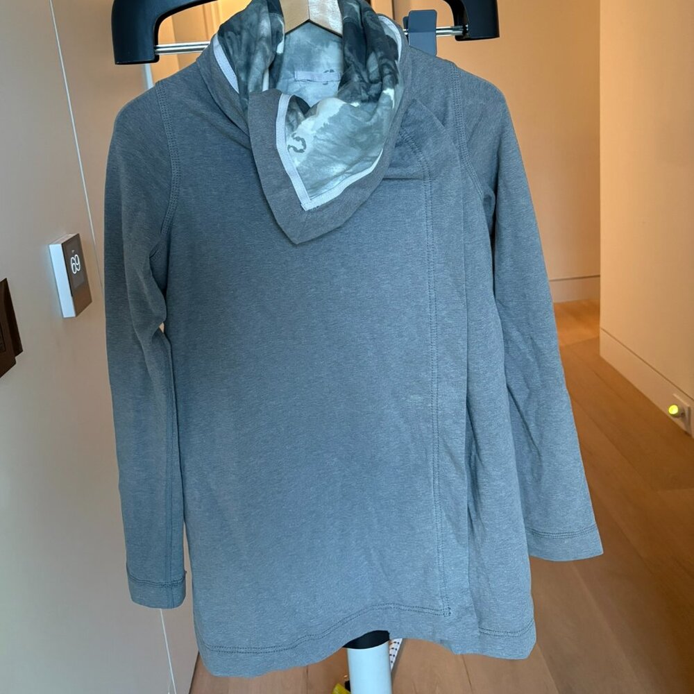 Lululemon Savasana  Wrap Jacket , Size 2 (fits like 4) | Excellent Condition